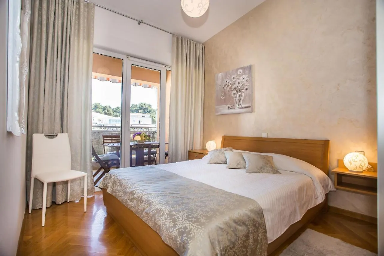 Apartment Dora Near Sea And Center With Private Garage Porec 0*,  Croazia