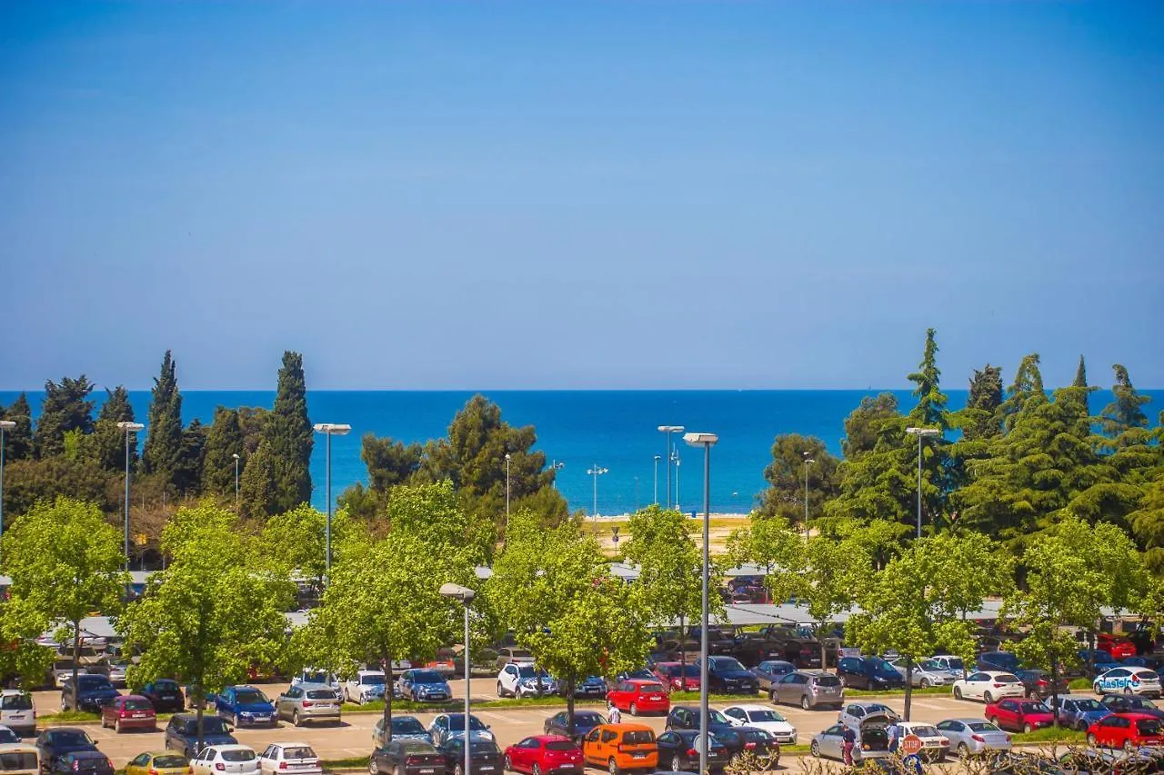 Apartment Dora Near Sea And Center With Private Garage Porec