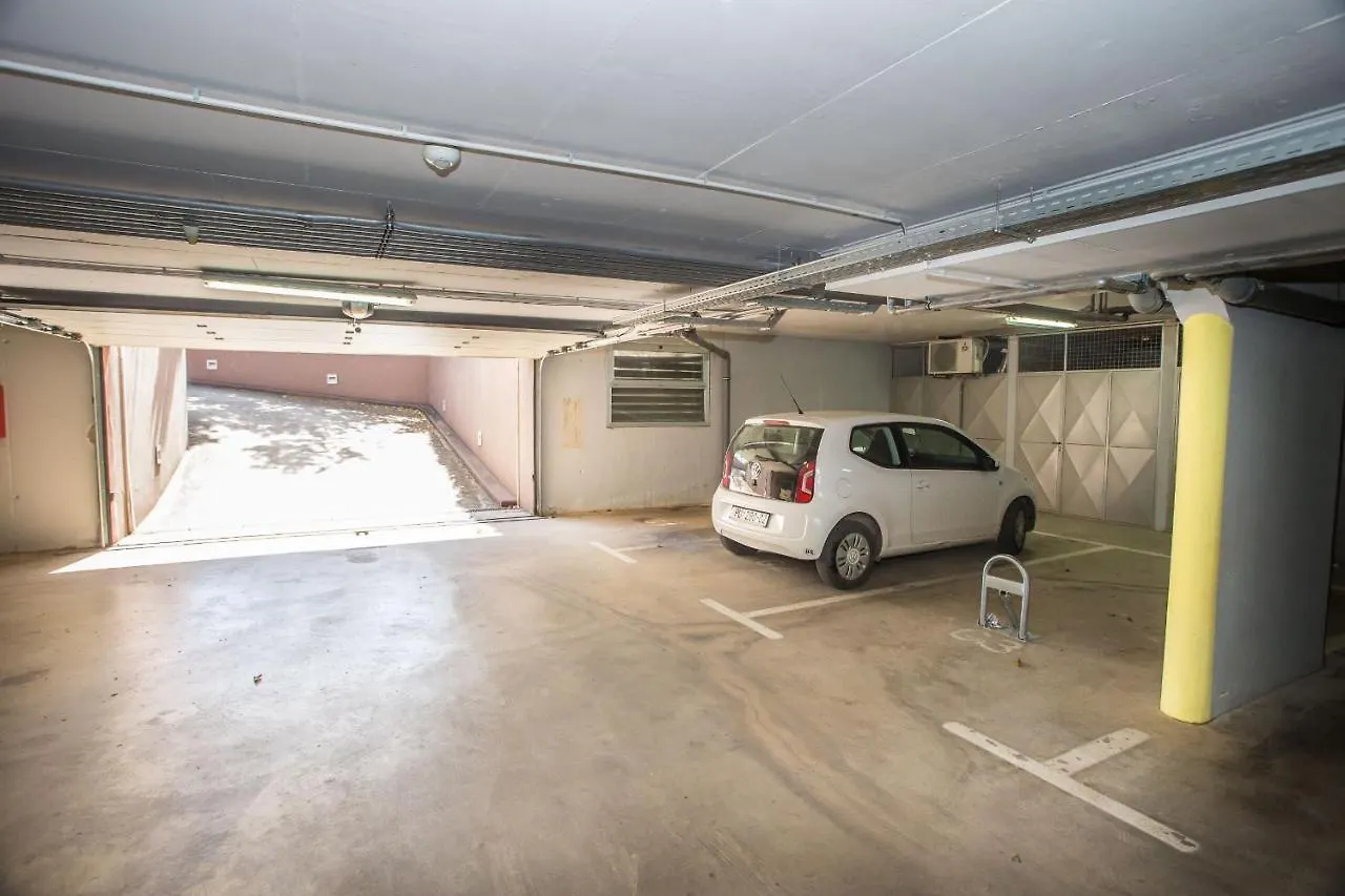 Apartment Dora Near Sea And Center With Private Garage Porec
